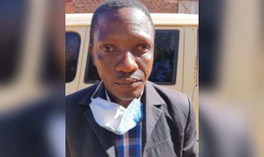 Modise foi evangelizado pela professora Tau na África do Sul. (Foto: Bible League International).