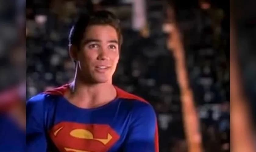Dean Cain interpretou o homem de aço nos anos 90. (Foto: Reprodução/CNN)