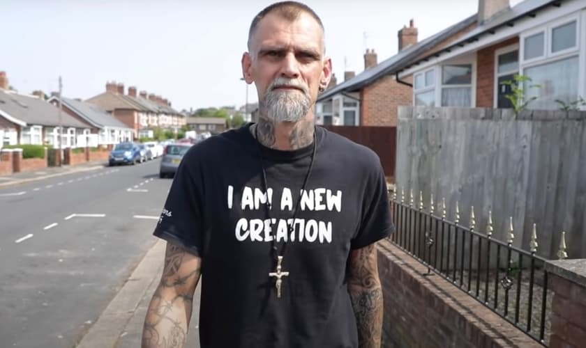 Depois de sua conversão, Kirk passou a profetizar sobre a vida das pessoas. (Foto: Captura de tela/YouTube/Dan Barnsley)