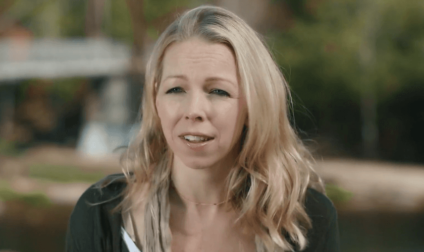 A ex-médium encontrou paz em Jesus. (Foto: Reprodução/CBN News).