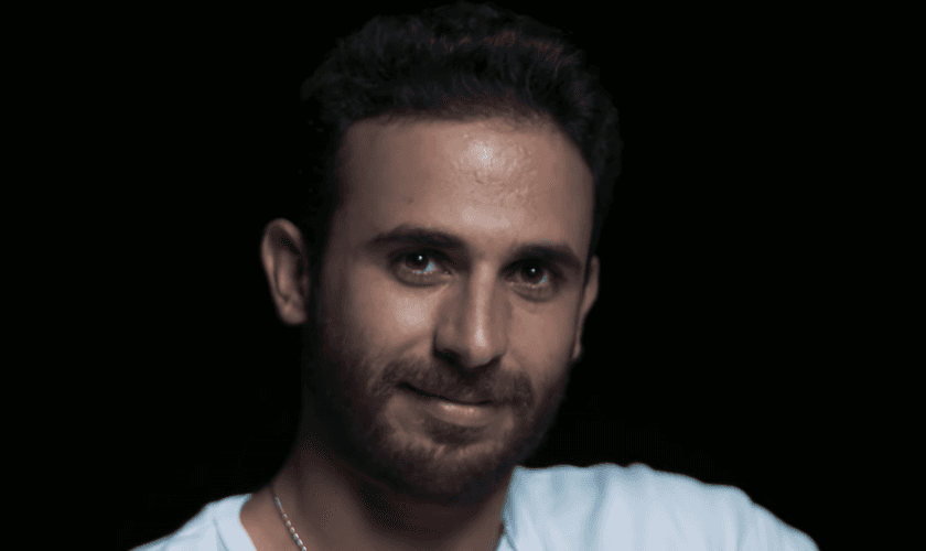 Yoav vivia um estilo de vida “livre”, mas sentia um vazio. (Foto: Reprodução/One for Israel Ministries).