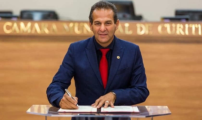 Vereador Ezequias Barros, autor do projeto contra banheiros públicos unissex. (Foto: Reprodução / Câmara Municipal de Curitiba)