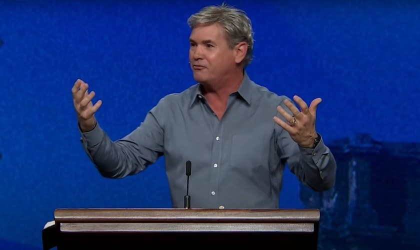 Jack Hibbs, pastor da Calvary Chapel Chino Hills. (Foto: Captura de tela/YouTube)