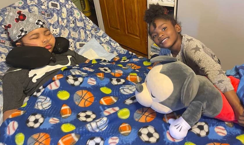 MJ no hospital: mãe acredita que seu filho vai andar e falar novamente. (Foto: Reprodução / WLWT)