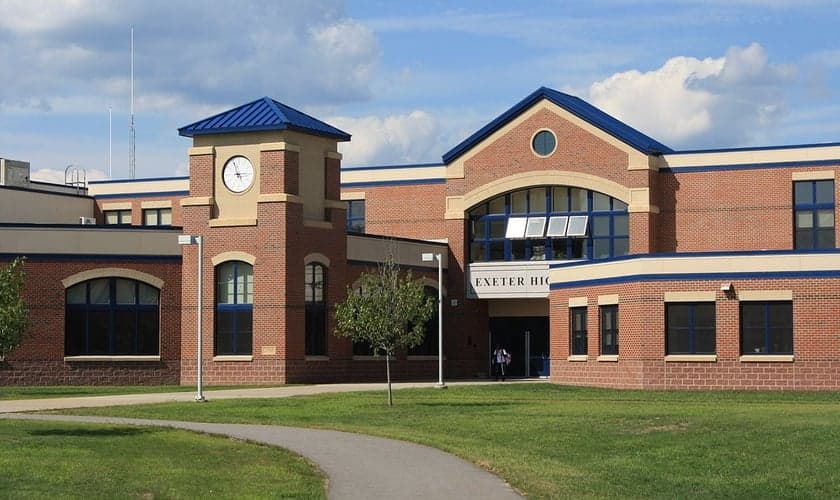 Fachada da Exeter High School em Exeter, em New Hampshire. (Foto: Austin Blake Grant / Creative Commons)
