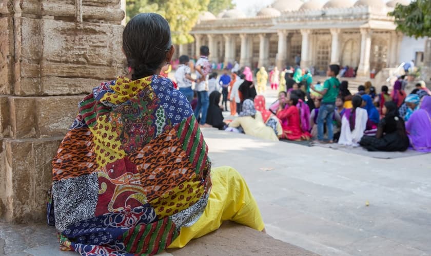 Mulher diante de templo hindu. (Foto representativa: Pixabay)
