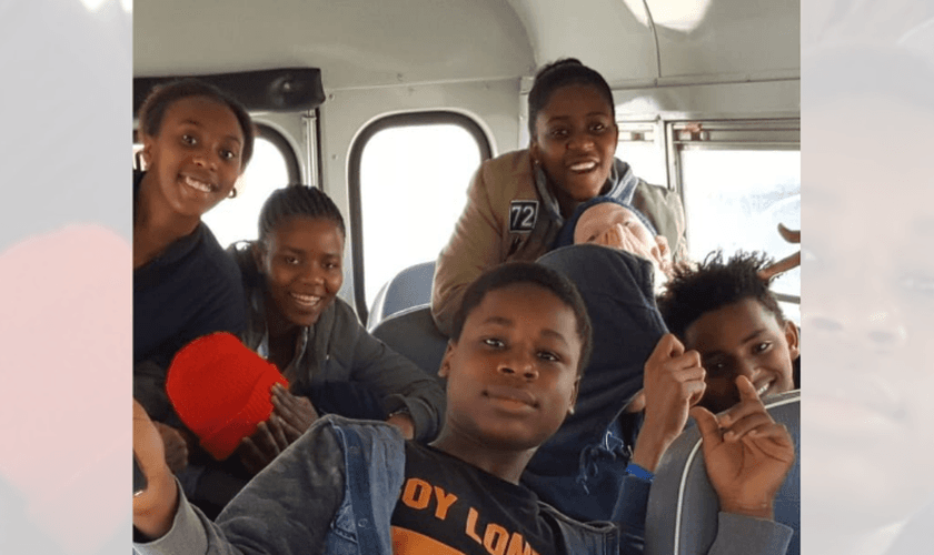 Alguns alunos da Freedom International School. (Foto: Freedom International School / Facebook)