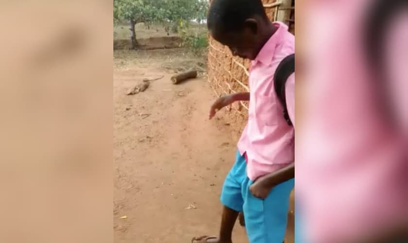 Repreendendo todo mal através da oração, Emanuel foi curado e voltou a andar. (Foto: New Covenant Missions).