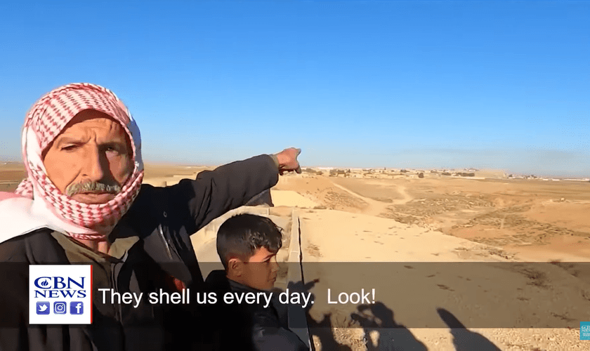 Os ataques estão obrigando os cristãos sírios a abandonarem suas casas. (Foto: Reprodução/CBN News).