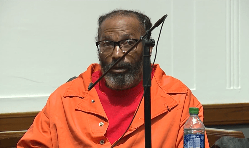 Kevin Strickland foi condenado por um crime que não cometeu. (Foto: Reprodução/FOX 4 Kansas City/WDAF-TV)