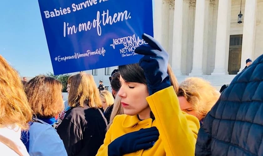 Melissa Ohden, de 44 anos, é uma sobrevivente de uma tentativa cruel de aborto. (Foto: Facebook/Melissa Ohden).