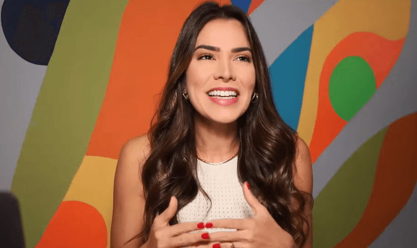 Mesmo tendo tudo o que sempre desejou, Adriana não se sentia satisfeita. (Foto: YouTube/Adriana Sant’anna).