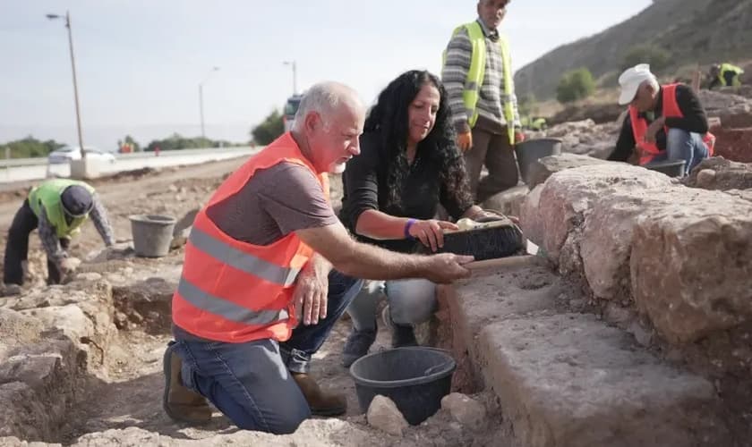 Antiga sinagoga descoberta em Migdal, Galileia. (Foto: Cortesia da Universidade de Haifa)