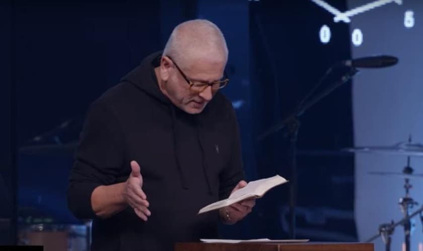 Pastor Louis Giglio. (Foto: Captura de tela/YouTube/Passion City Church)