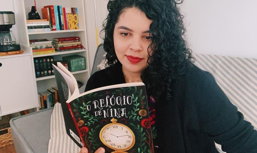 O Relógio de Nina foi escrito por Mariana Mendes. (Foto: Mari Mendes/Instagram)