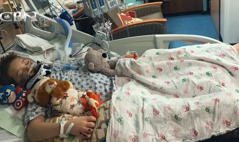 Após sofrer hemorragia cerebral e ter o pulmão perfurado, Brenden, de 9 anos, é um milagre ambulante. (Foto: Reprodução/CBN News).