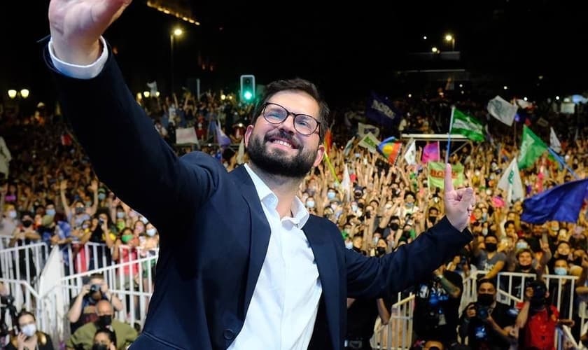 Gabriel Boric é o presidente eleito do Chile. (Foto: Instagram/Gabriel Boric/Fernando Ramírez)