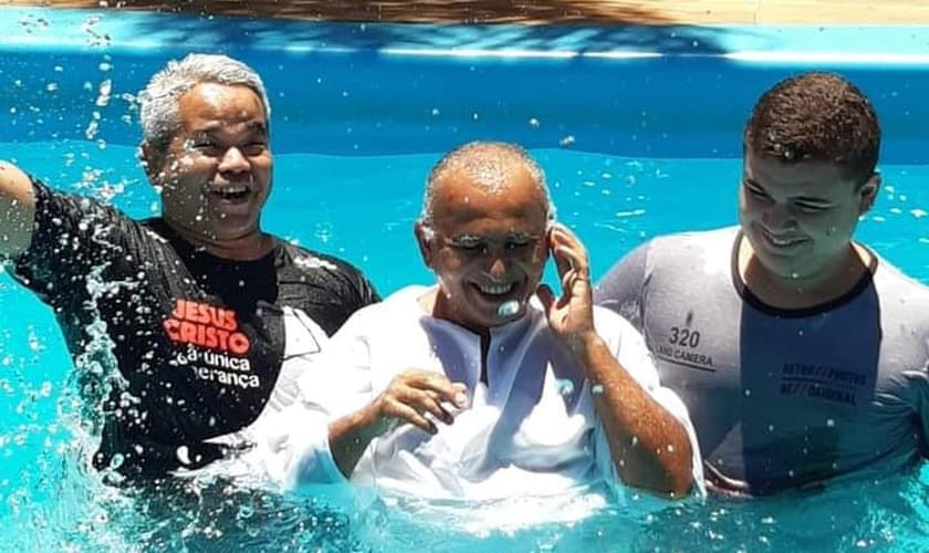 Lázaro foi batizado na cidade de Assaí, no Paraná. (Foto: Alexandre Katayama)