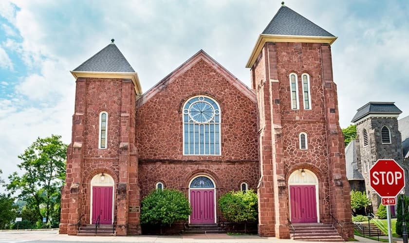 A Primeira Igreja Presbiteriana de Bellefonte foi inaugurada em 1800, na Pensilvânia. (Foto: Facebook/First Presbyterian Church of Bellefonte).