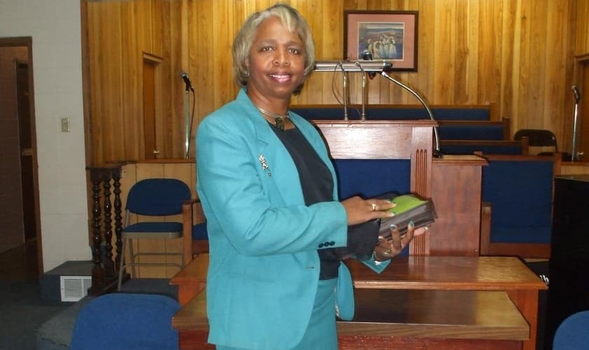 Grace Carter, de 65 anos, foi morta por uma bala perdida. (Foto: Facebook Grace Carter).