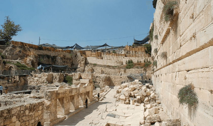 Foto ilustrativa: Área de escavação arqueológica do lado sudoeste do Templo. (Foto: Richard Tulio Gandelman / Creative Commons).