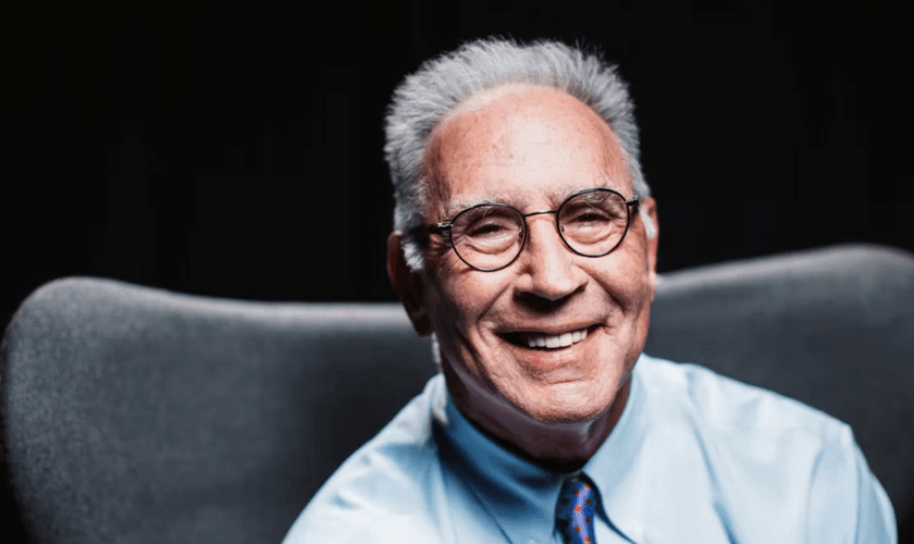 Ken Barun conta seu testemunho. (Foto: Reprodução / Print de tela ifoundshalom)