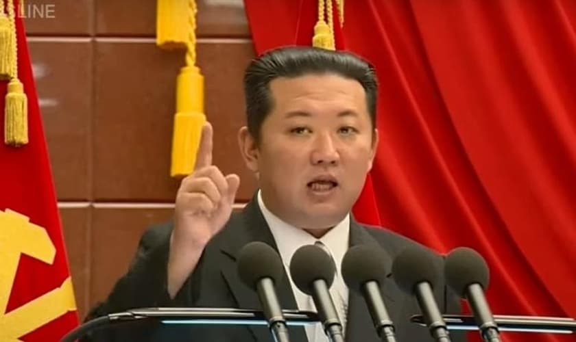 Kim Jong-un continua realizando testes nucleares, mesmo com proibição internacional. (Foto: Captura de tela/YouTube Band News)