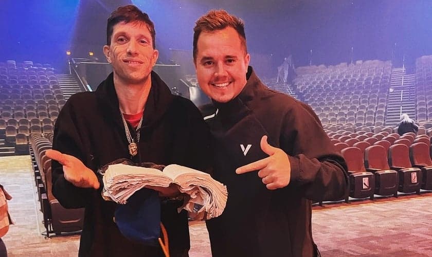 Clayton encontrou Jesus ao ler a Bíblia perdida de Paul Daugherty. (Foto: Facebook/Paul Daugherty).