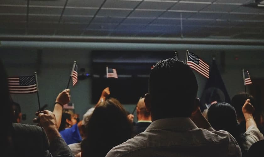 Estudiosa diz que a idolatria às celebridades está num nível além do normal. (Foto: Kerwin Elias/Unsplash)