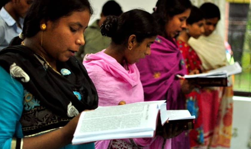 Uma multidão de mais de 200 radicais espancaram o pastor da igreja. (Foto: Open Doors USA).