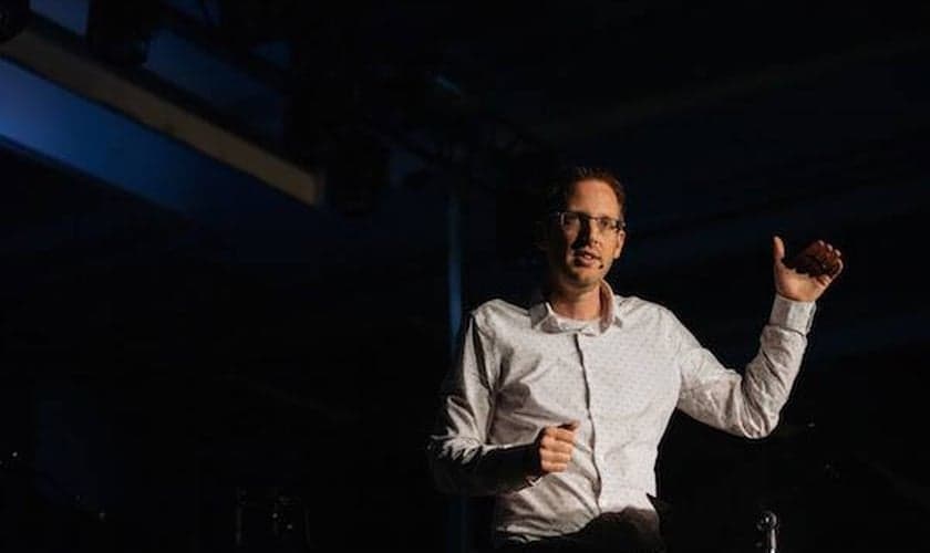 Tim Challies lembrou que o pecado promete muito, mas oferece pouco. (Foto: Facebook/Power to Change Students).