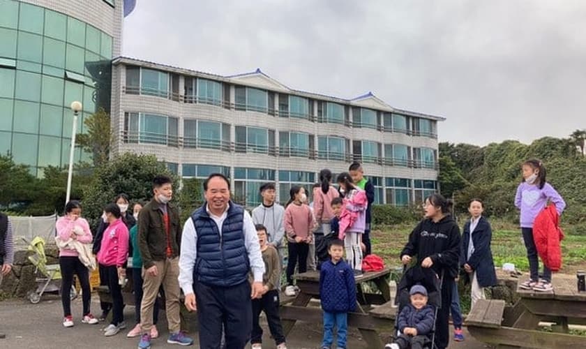 Membros da Igreja Reformada Santa em exílio na ilha de Jeju, na Coreia do Sul. (Foto: Cortesia de Pan Yongguan).