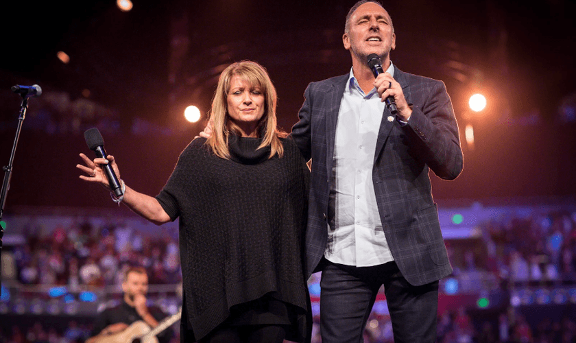 Pastores fundadores da Hillsong Church, Brian e Bobbie Houston. (Foto: Hillsong Church)