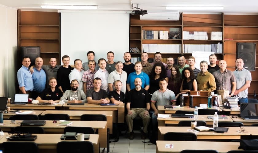 Os missionários americanos Rick Perhai e sua esposa permanecem na Ucrânia. (Foto: Facebook/Rick Perhai).