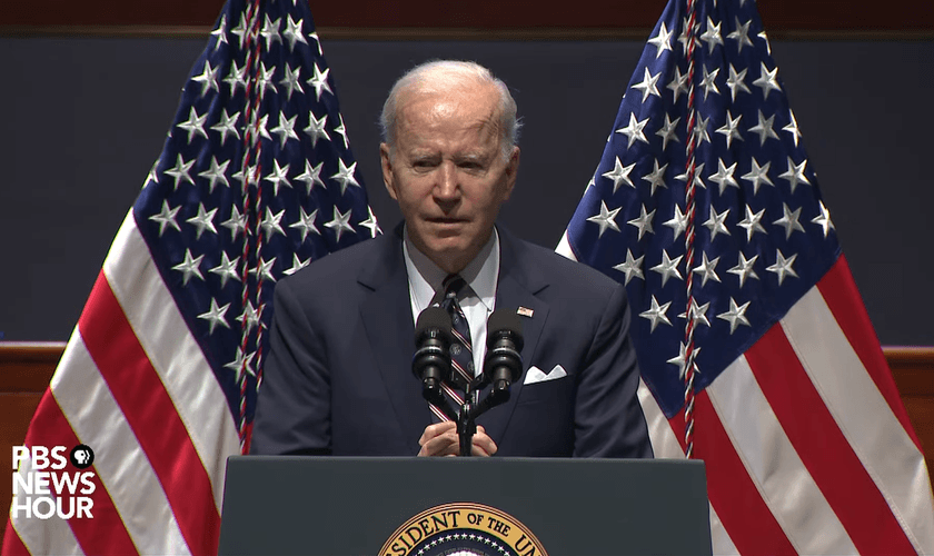 O tradicional evento religioso contou com orações e leituras bíblicas. (Foto: YouTube/PBS NewsHour).