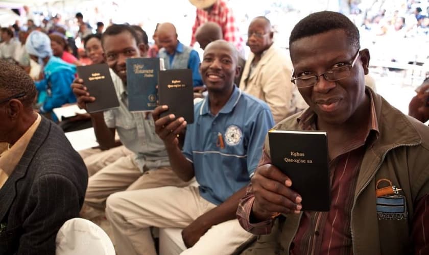 Projeto impulsiona tradução da Bíblia em diversos idiomas. (Foto: Reprodução / Wycliffe Associates)
