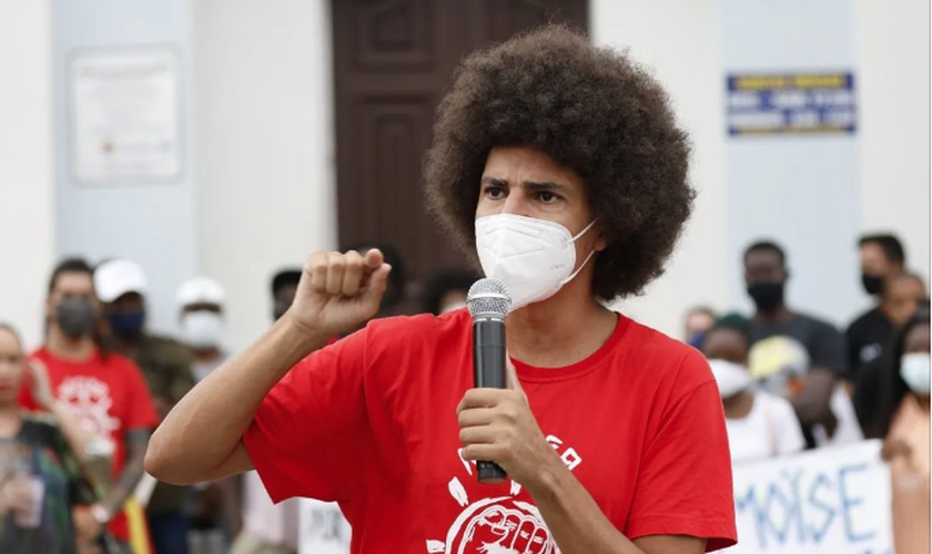 O petista liderou um protesto dentro de igreja em Curitiba. (Foto: Instagram/Renato Freitas)