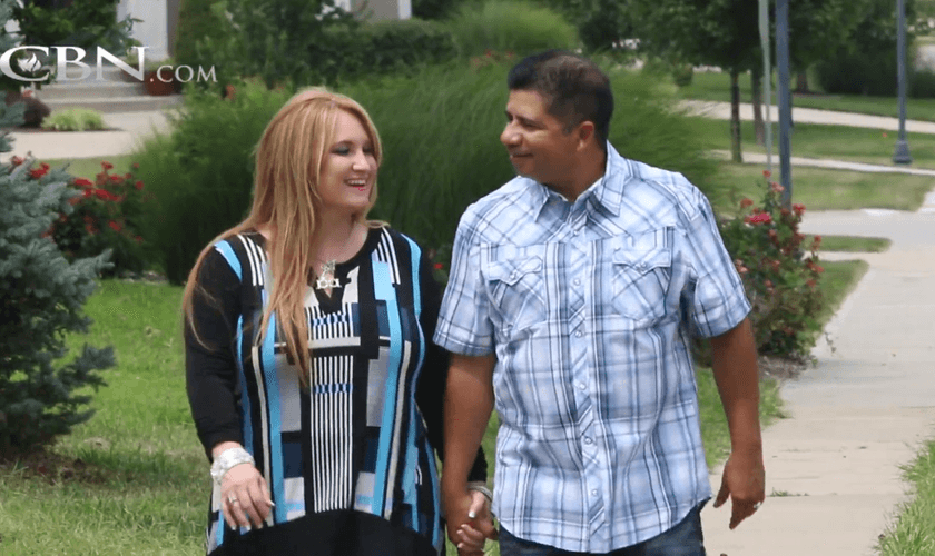 Dana e seu esposo Rock, um pastor de jovens. (Foto: Reprodução/CBN News).