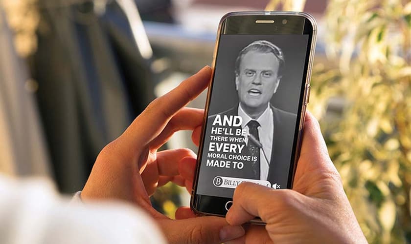 Franklin Graham: “Através da mais recente tecnologia de mídia, estamos levando essa mensagem até os confins da terra hoje.” (Foto: Reprodução / BGEA)