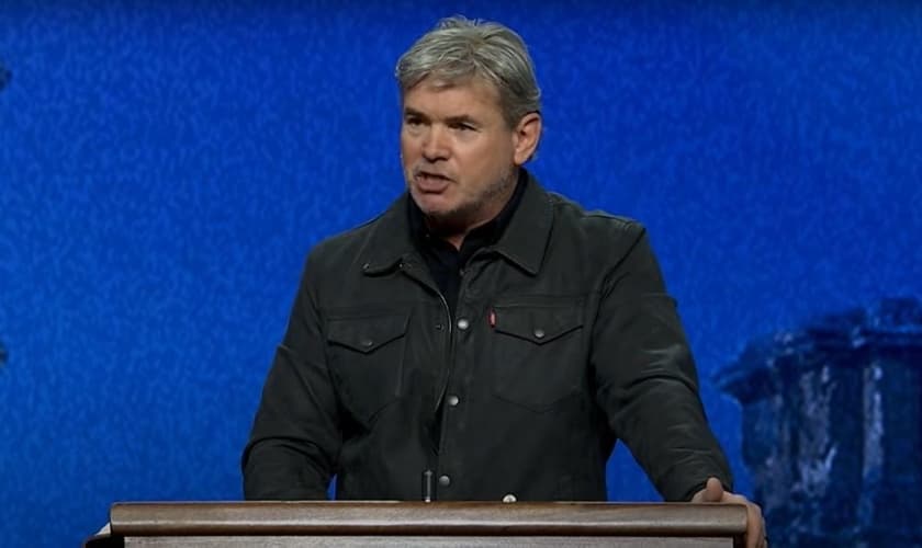 Pastor Jack Hibbs. (Foto: Captura de tela/YouTube Real Life with Jack Hibbs)