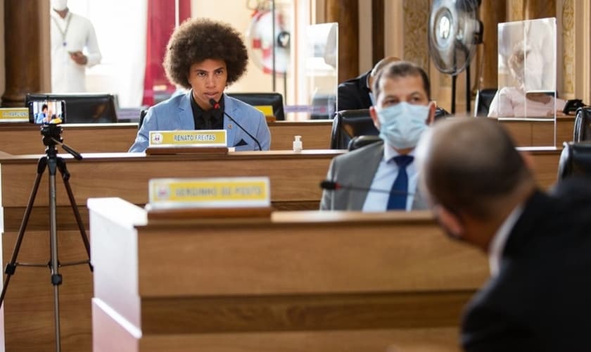 O vereador Renato Freitas (PT) pode perder o mandato. (Foto: Rodrigo Fonseca/Câmara Municipal de Curitiba).