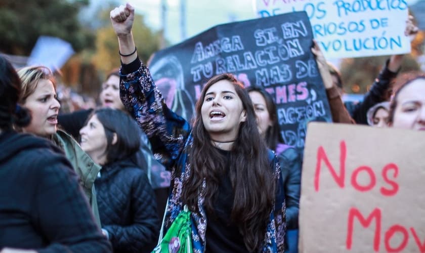 Feministas colombianas durante marcha no Dia Internacional da Mulher. (Foto: Wikimedia Commons/Malad Goyes)