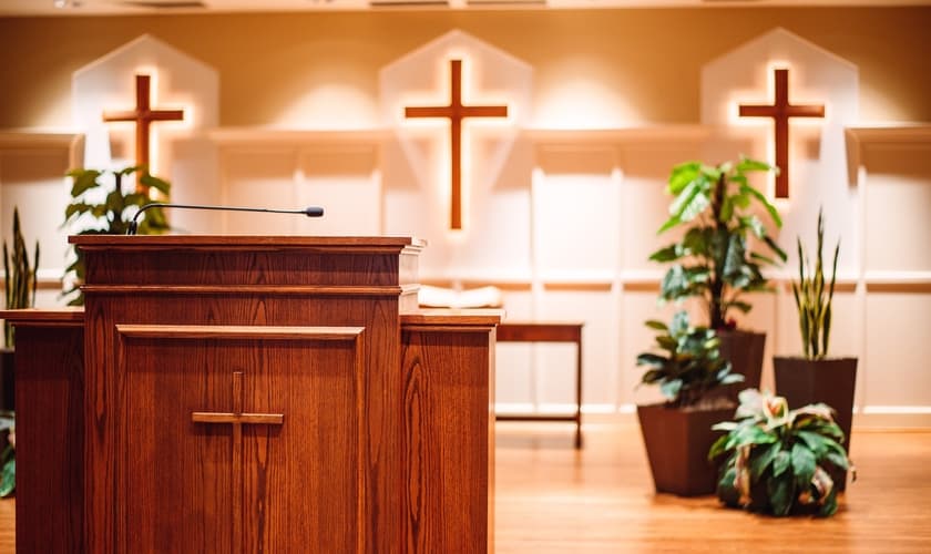 Apenas 36% dos entrevistados consideram os líderes cristãos “muito confiáveis”. (Foto: Unsplash/Mitchell Leach).