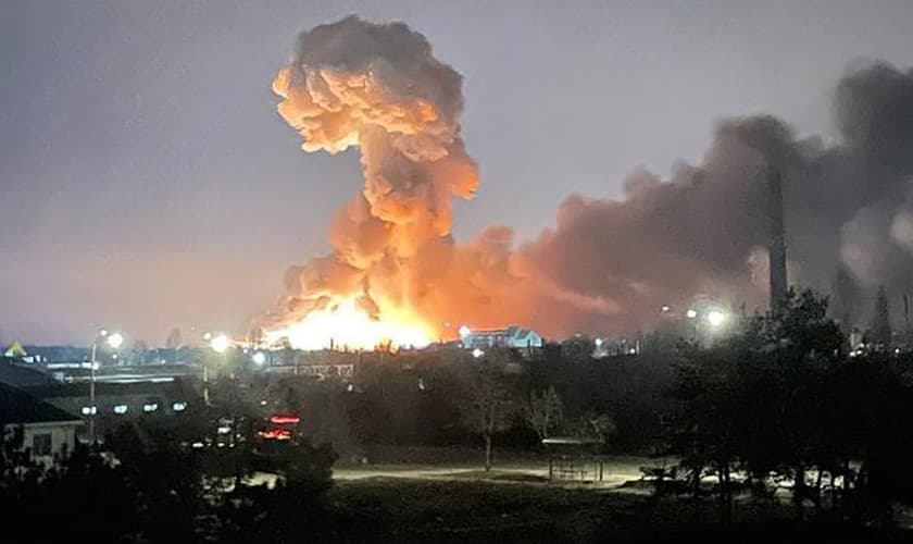 Explosão é vista na capital ucraniana de Kiev na quinta-feira, 24 de fevereiro. (Foto: Gabinete do Presidente da Ucrânia)