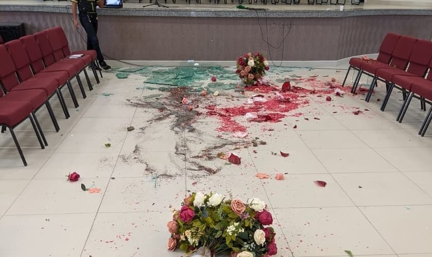 A Assembleia de Deus Templo Central, em Tauá, foi depredada por um militante petista. (Foto: Arquivo pessoal).