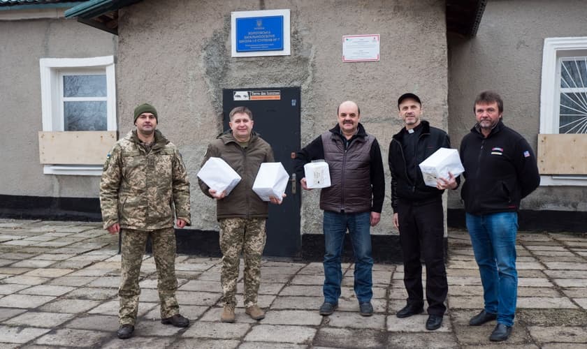 A demanda é tão alta, que a Sociedade Bíblica da Ucrânia ficou sem cópias. (Foto: Facebook/Sociedade Bíblica da Ucrânia).