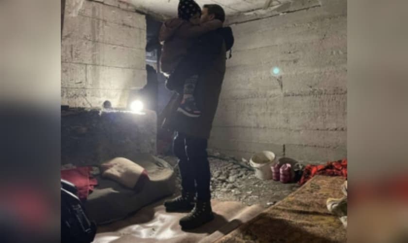 A garagem subterrânea tem sido usada como abrigo antiaéreo. (Foto: Send Internacional).