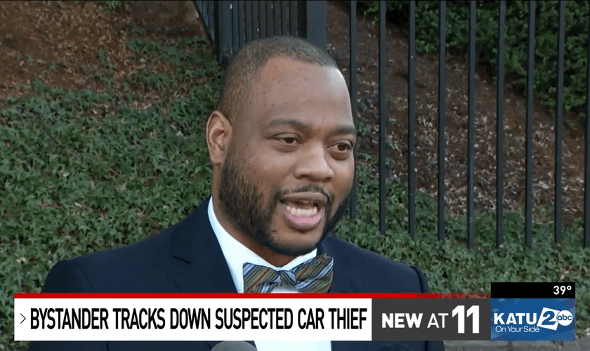 Brown se deparou com um criminoso fugindo, após roubar um carro com um menino de 3 anos. (Foto: Reprodução/KATU-TV).