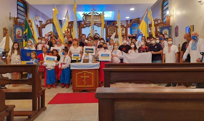 Os membros da Paróquia Ortodoxa Ucraniana em Canoas (RS) oraram pelo fim da guerra. (Foto: Esdras De Lima).