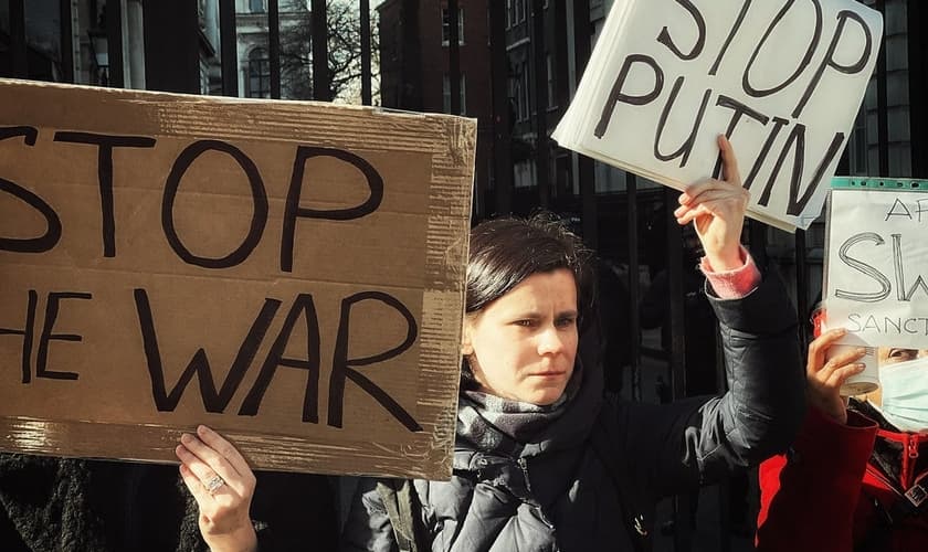 Russos protestam em favor dos ucranianos. (Foto: Flickr/Garry Knight)